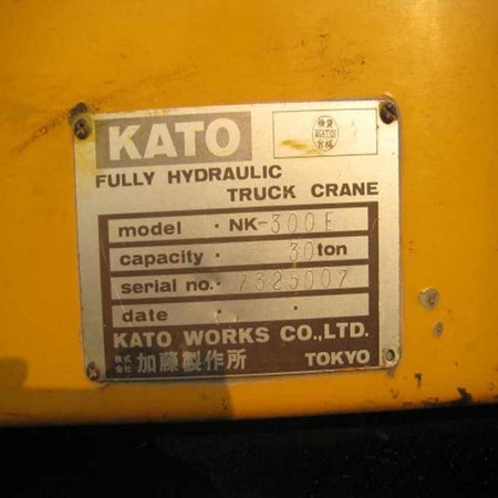 USED KATO NK300E TRUCK CRANE
